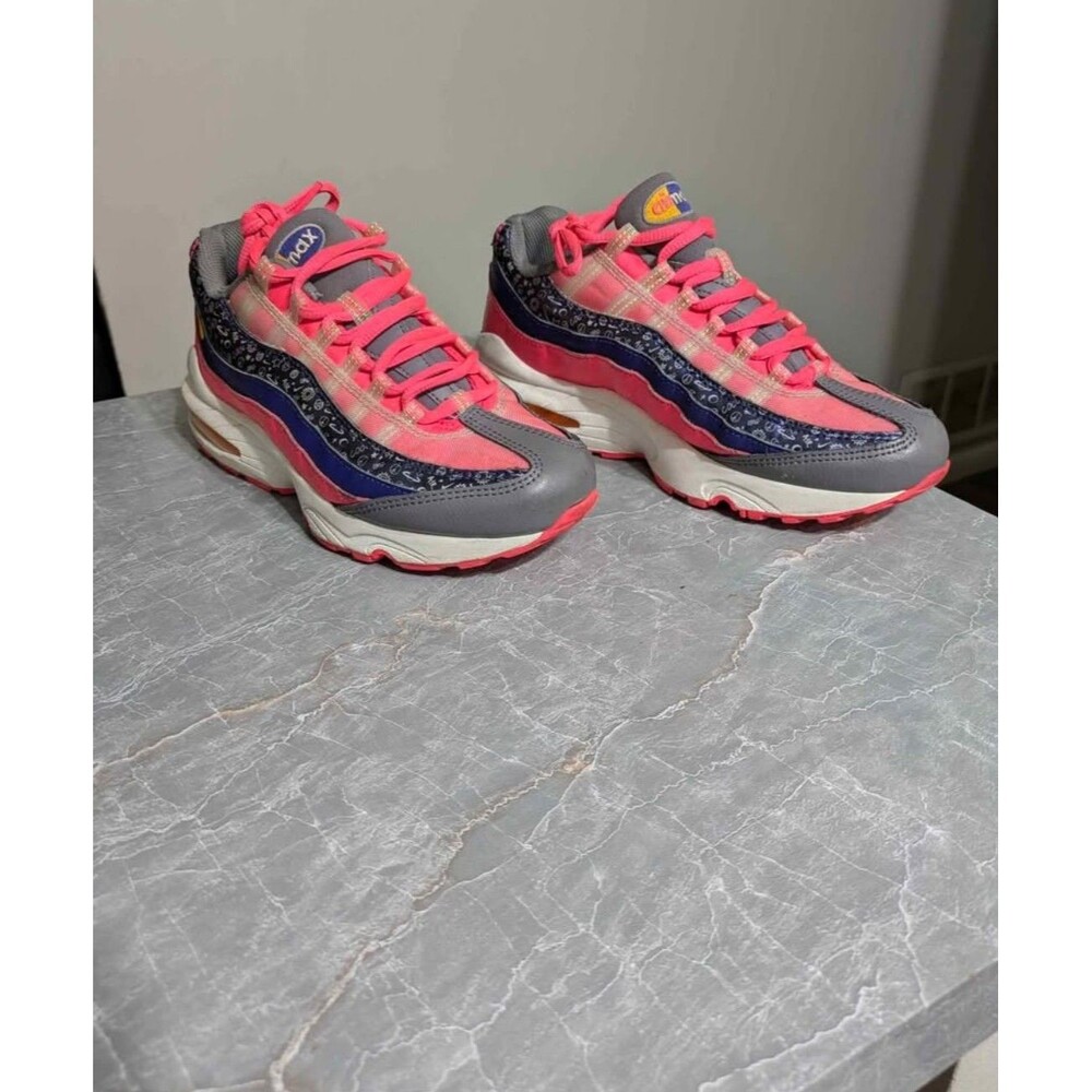Girls Size 5.5 youth & Fit Size 7 Womens Nike Air Max 95 & In Amazing Condition - Picture 6 of 7